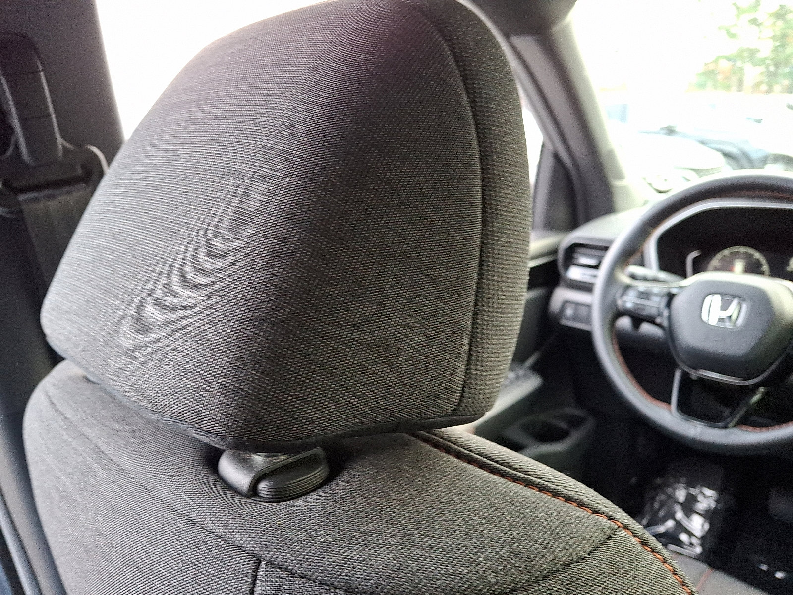 Used 2025 Honda Pilot Sport image 13