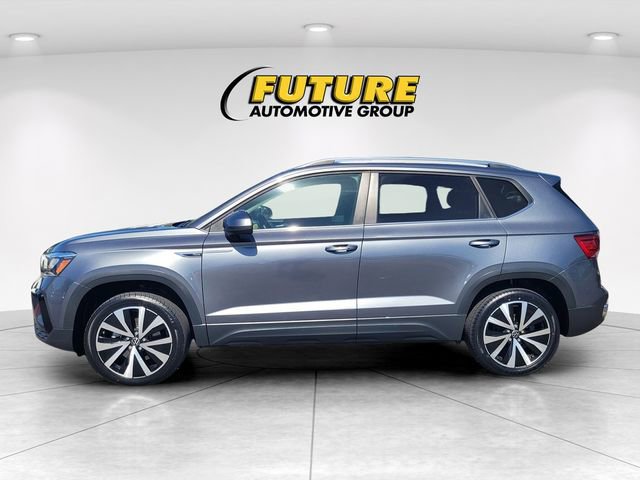 Used 2024 Volkswagen Taos SE image 6