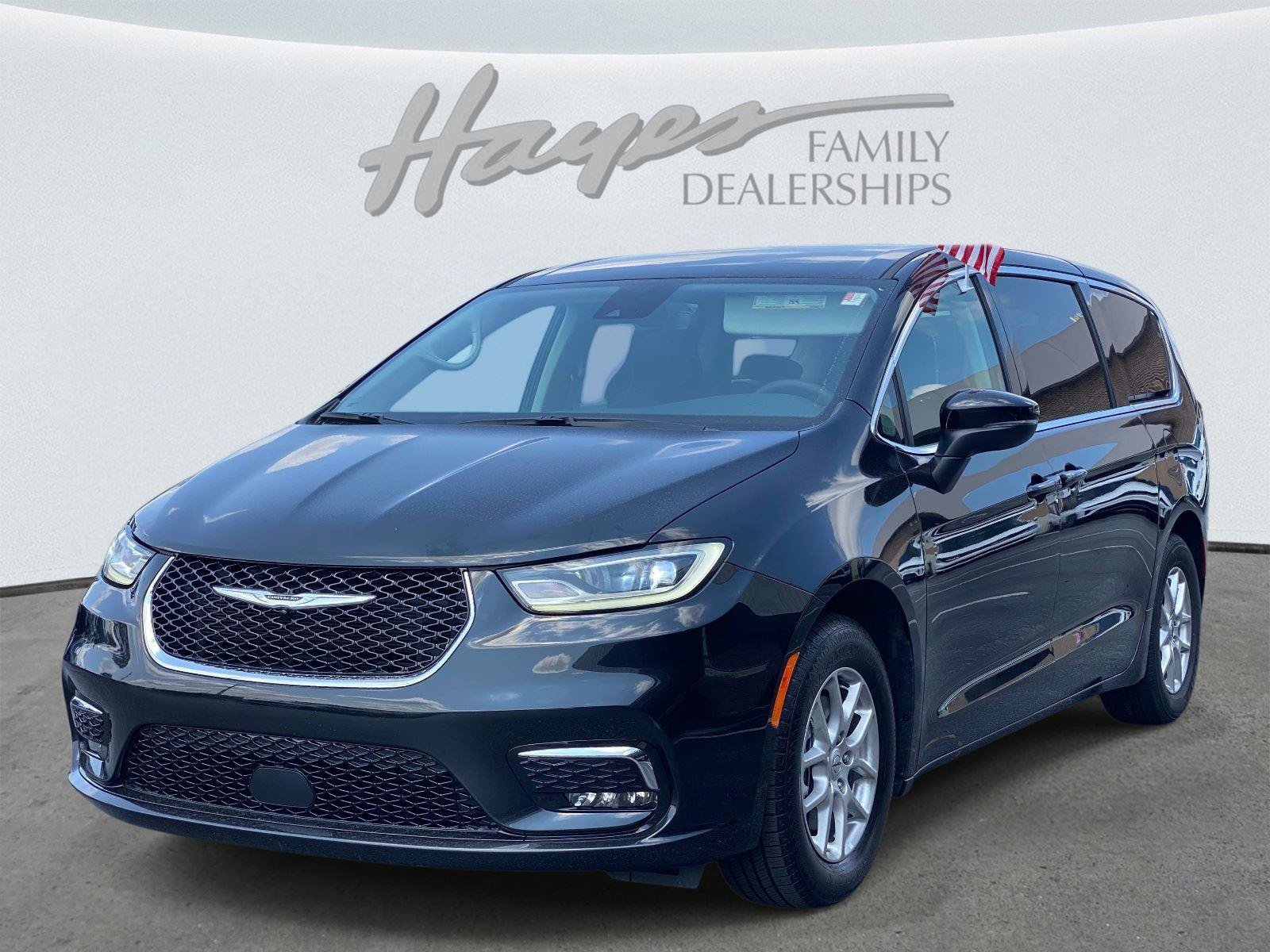 Used 2023 Chrysler Pacifica Touring-L FWD image 10