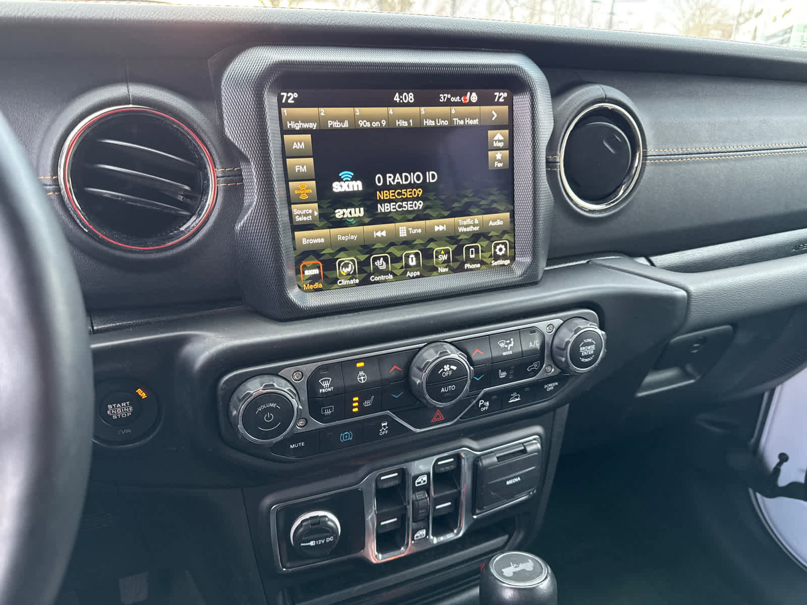 Used 2023 Jeep Wrangler Unlimited Sahara image 24