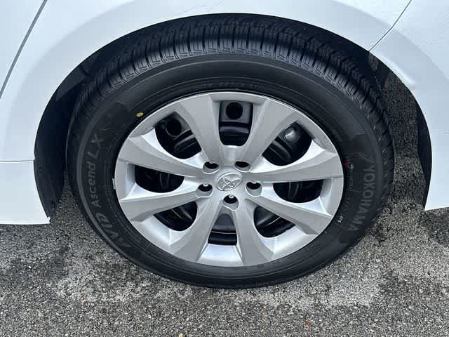 Used 2025 Toyota Corolla LE FWD image 5