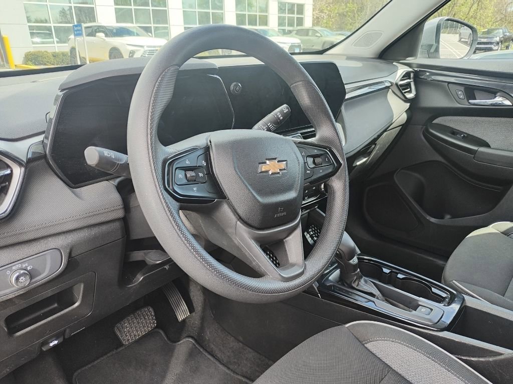 Used 2024 Chevrolet TrailBlazer LT image 1