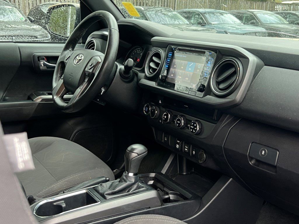 Used 2018 Toyota Tacoma TRD Off-Road image 12