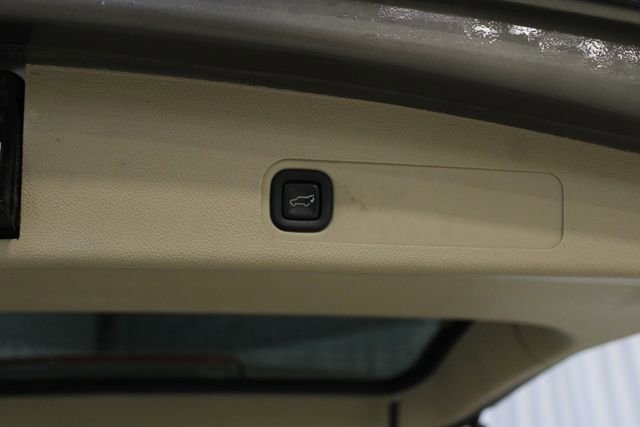 Used 2013 Chevrolet Tahoe LTZ AWD/4WD image 33