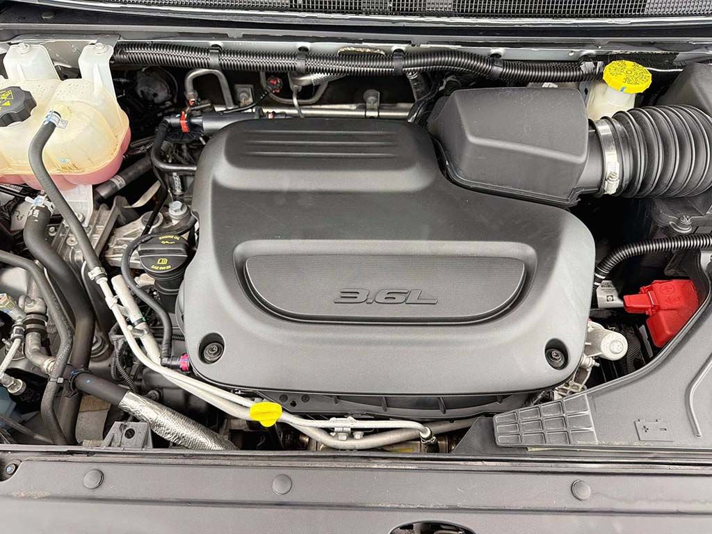 Used 2024 Chrysler Pacifica Touring-L FWD image 18