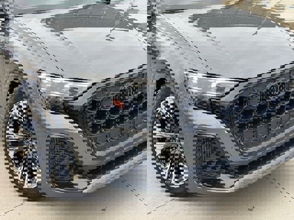New 2026 Audi Q8 Premium Plus image 6