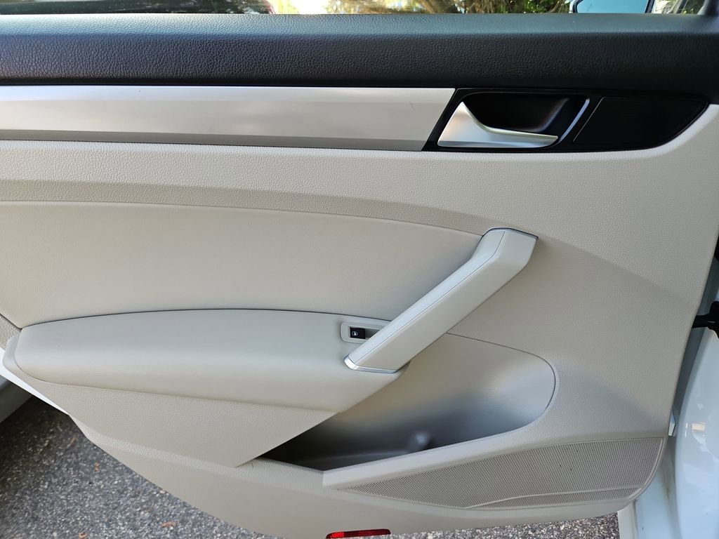 Used 2020 Volkswagen Passat 2.0T SE image 27