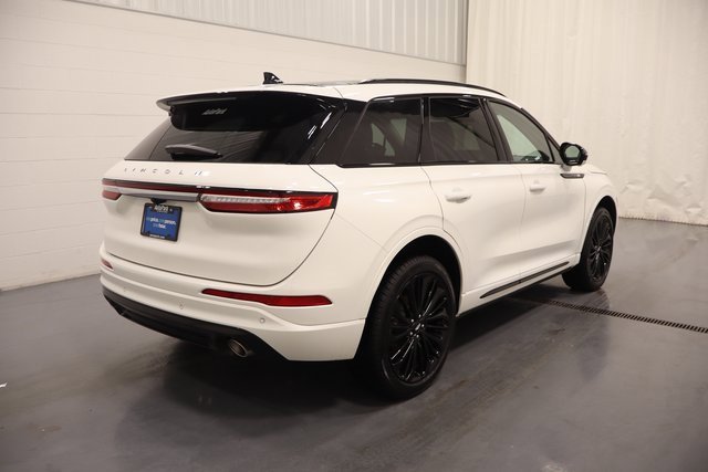 Used 2025 Lincoln Corsair Reserve w/ Equipment Group 202A image 8