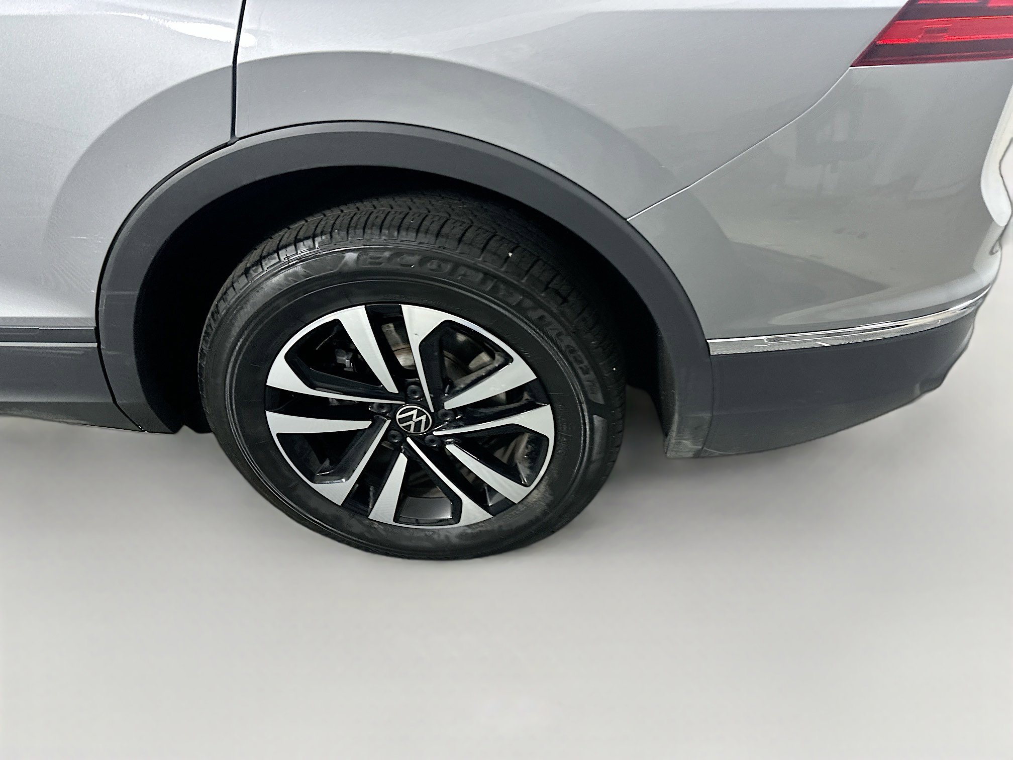 Used 2024 Volkswagen Tiguan S image 11