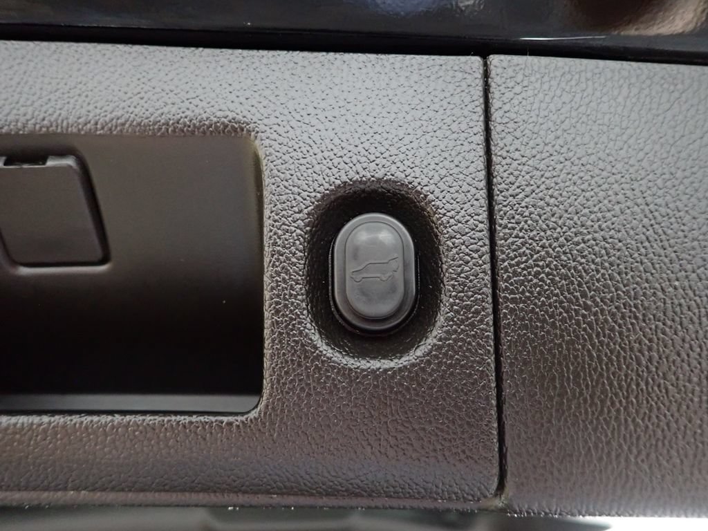 Used 2015 GMC Yukon SLT w/ Open Road Package AWD/4WD image 20