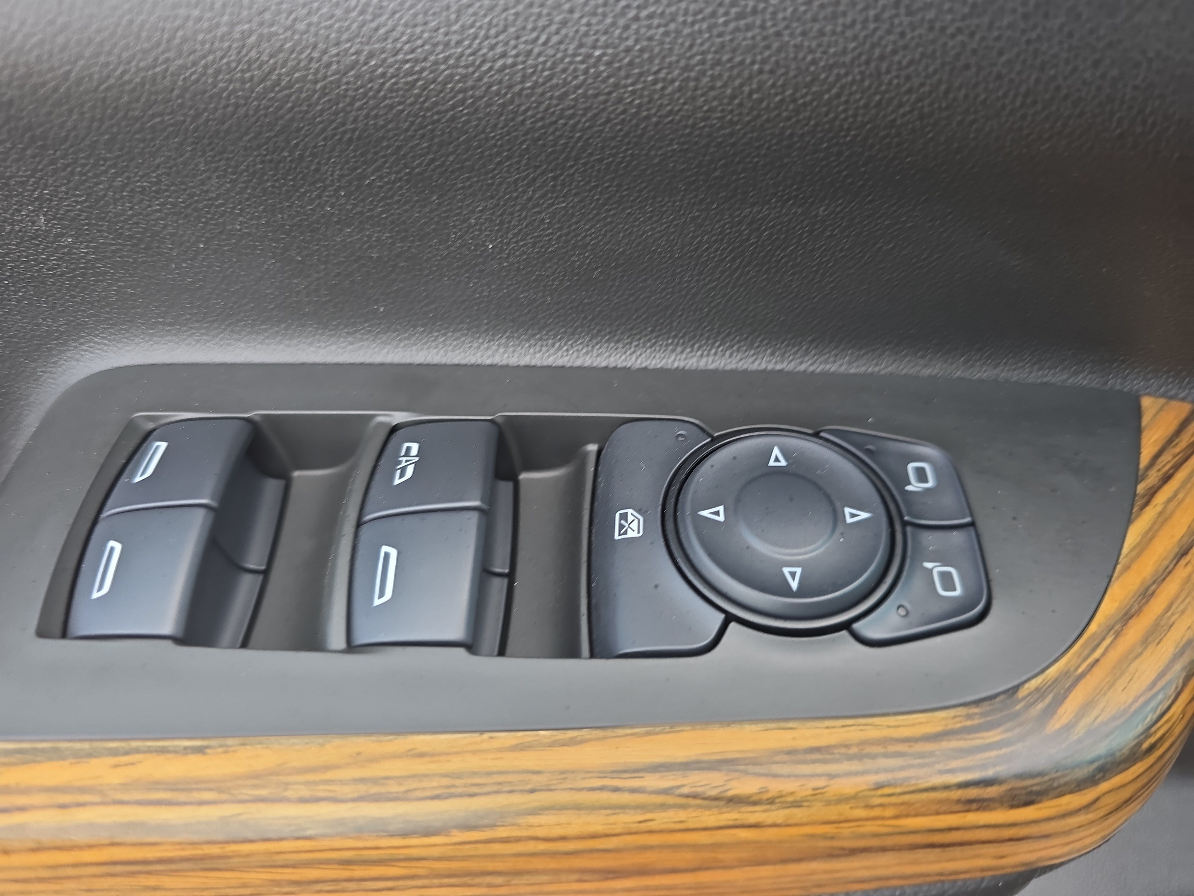 Used 2017 GMC Acadia Denali w/ Technology Package FWD image 28