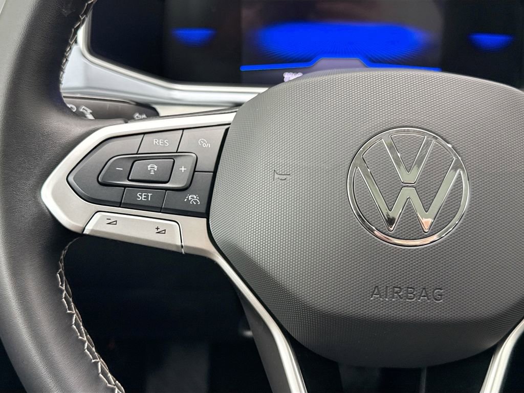 Used 2025 Volkswagen Taos SE w/ Panoramic Sunroof Package image 11