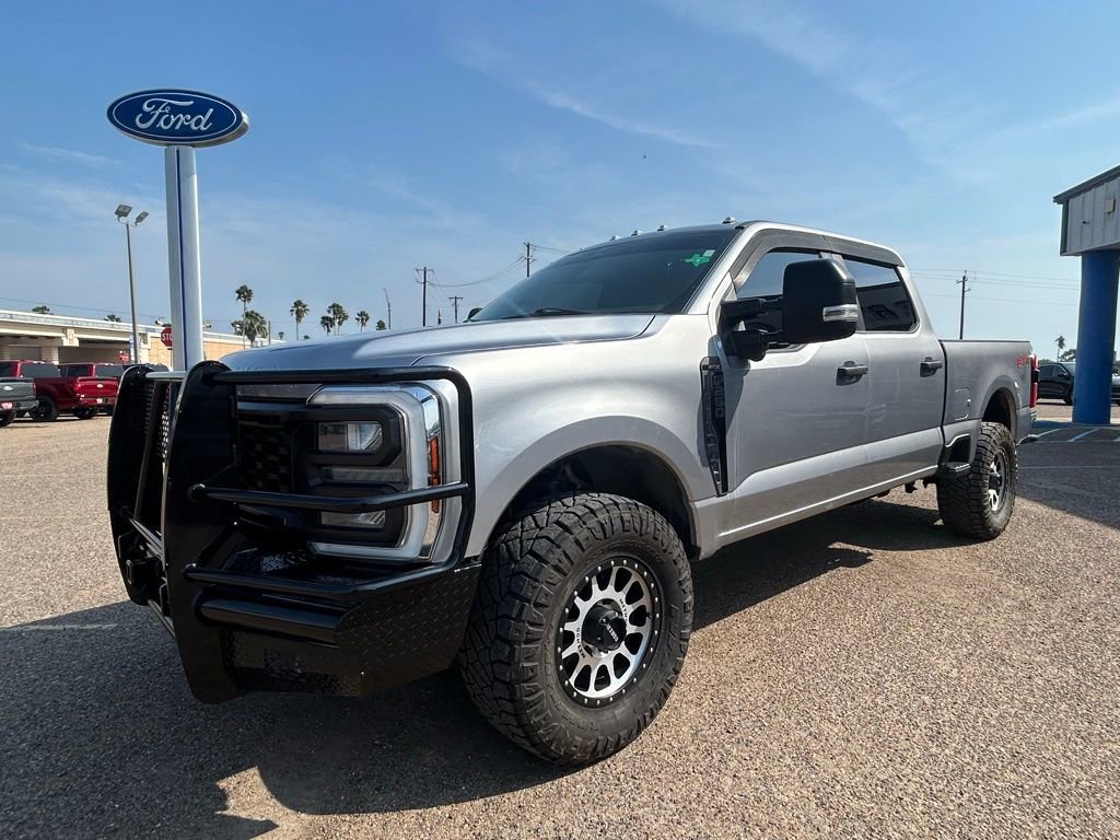 Used 2024 Ford F250 4x4 Crew Cab Super Duty image 3