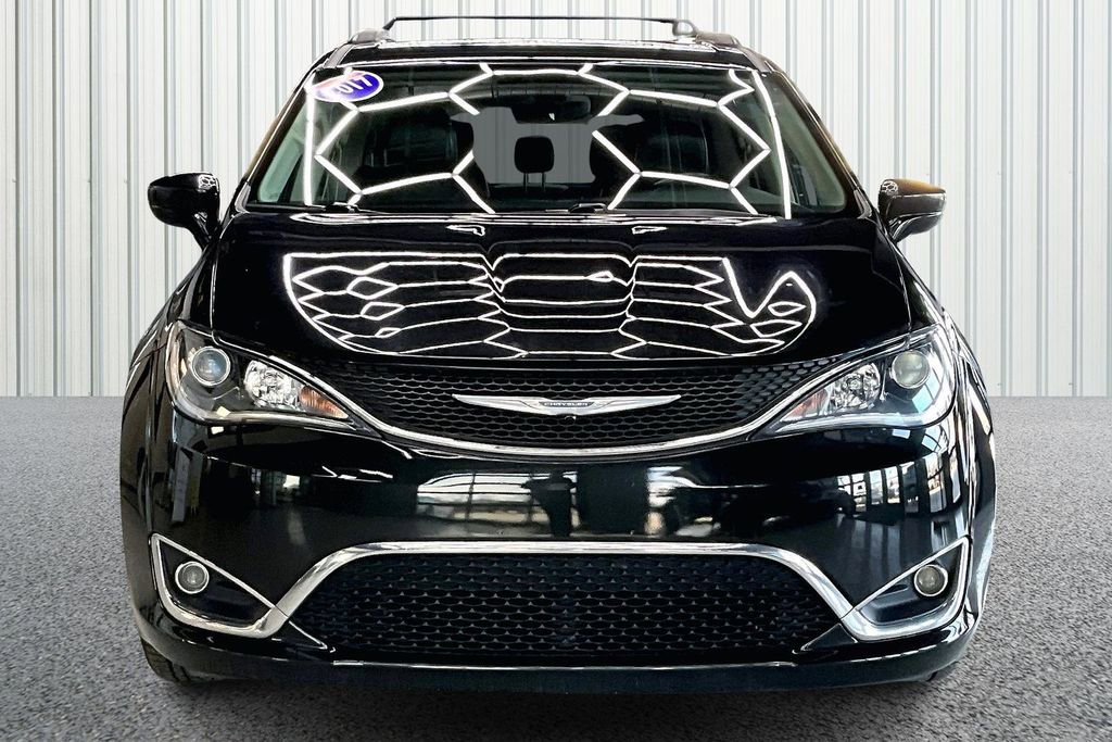 Used 2017 Chrysler Pacifica Touring-L image 2