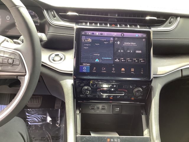 Used 2024 Jeep Grand Cherokee Limited RWD image 17