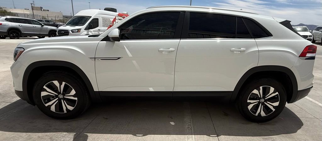 Used 2025 Volkswagen Atlas Cross Sport SE FWD image 6