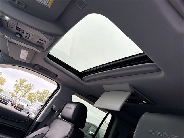 Used 2020 GMC Yukon Denali image 22