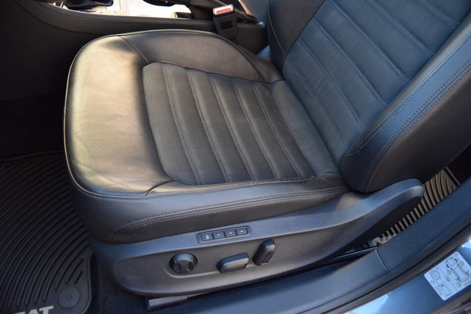 Used 2015 Volkswagen Passat TDI SEL Premium FWD image 36