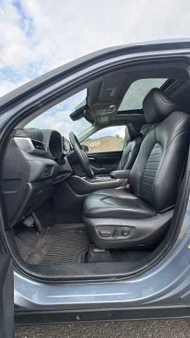 Used 2021 Toyota Highlander XLE AWD/4WD image 11