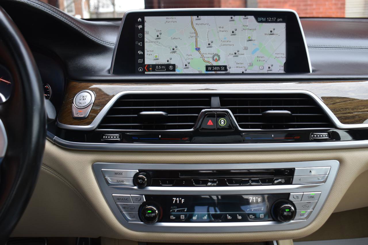 Used 2019 BMW 750i w/ Executive Package image 27