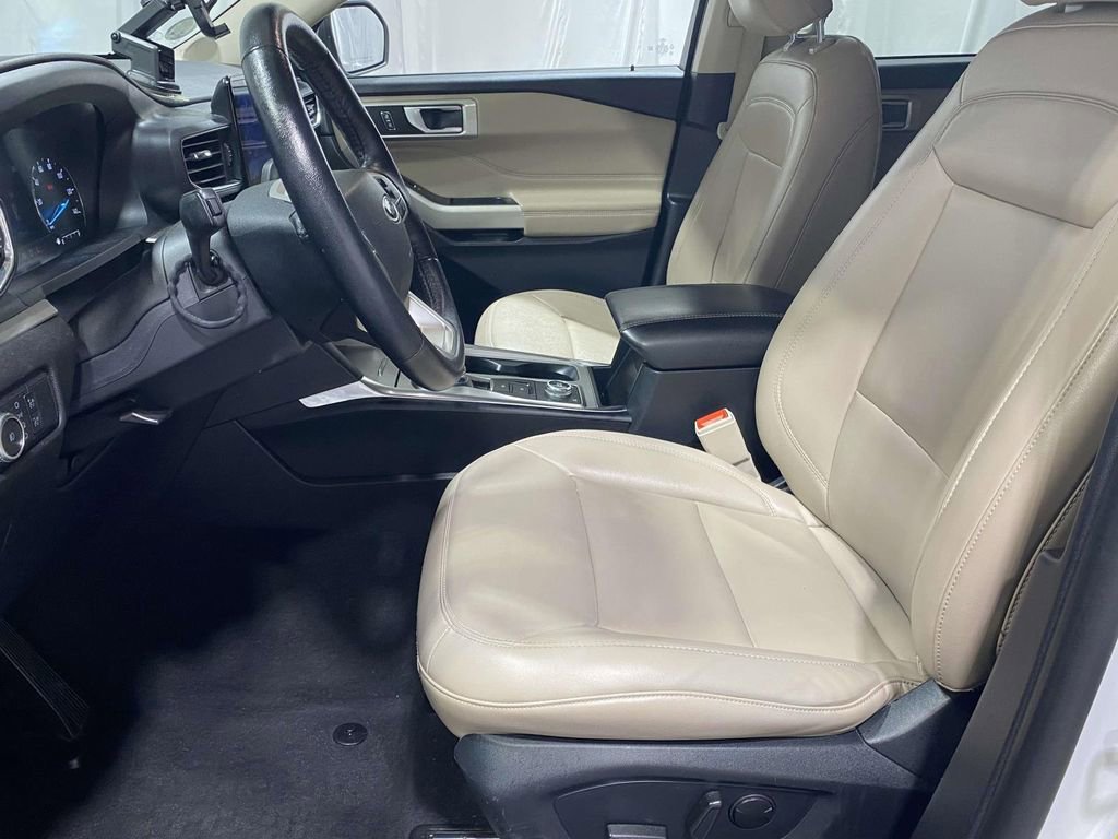 Used 2022 Ford Explorer XLT w/ Equipment Group 202A image 17