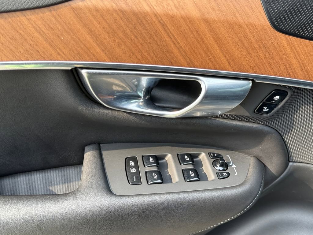 Used 2023 Volvo XC90 B6 Plus w/ Protection Package Premier image 11