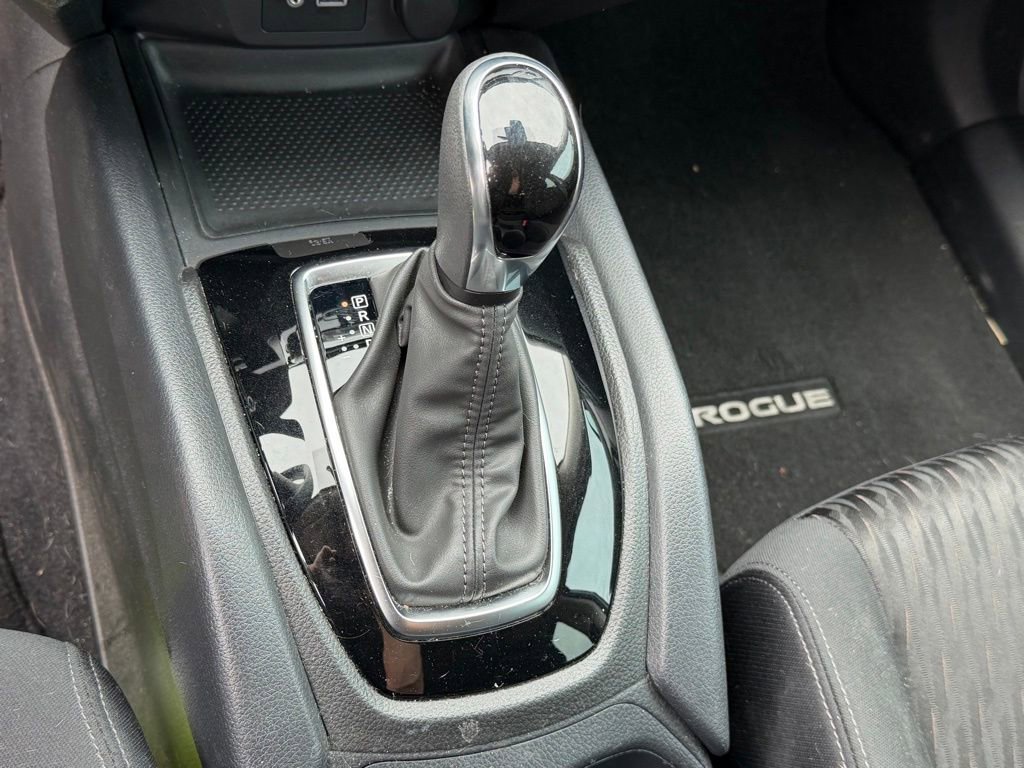 Used 2020 Nissan Rogue S FWD image 19