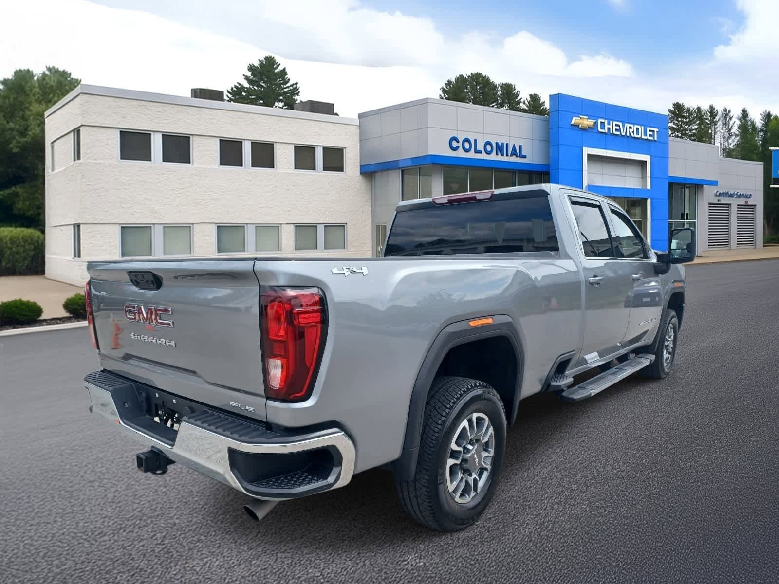 Used 2025 GMC Sierra 2500 SLE w/ SLE Value Package; AWD/4WD image 4