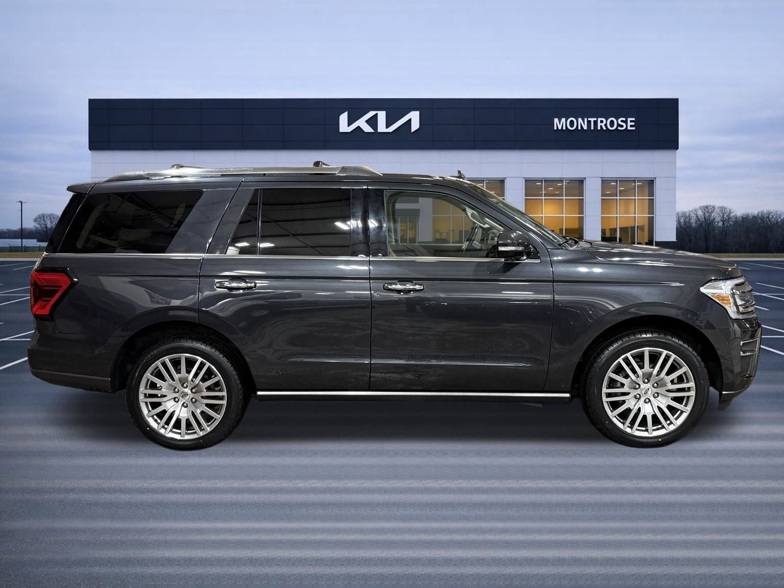 Used 2024 Ford Expedition Limited AWD/4WD image 7