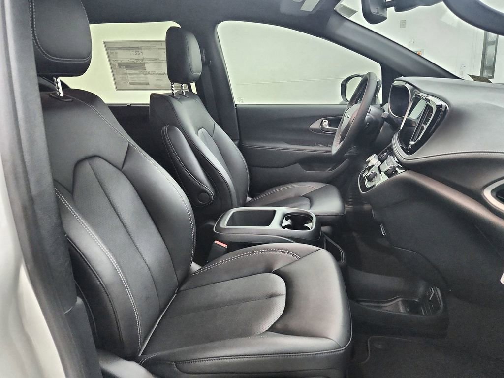 New 2026 Chrysler Pacifica Select image 33