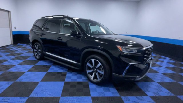Certified 2023 Honda Pilot Touring image 2
