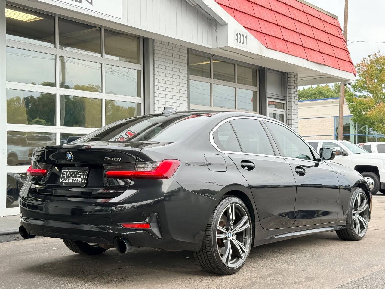 Used 2022 BMW 330i xDrive Sedan w/ Premium Package AWD/4WD image 3