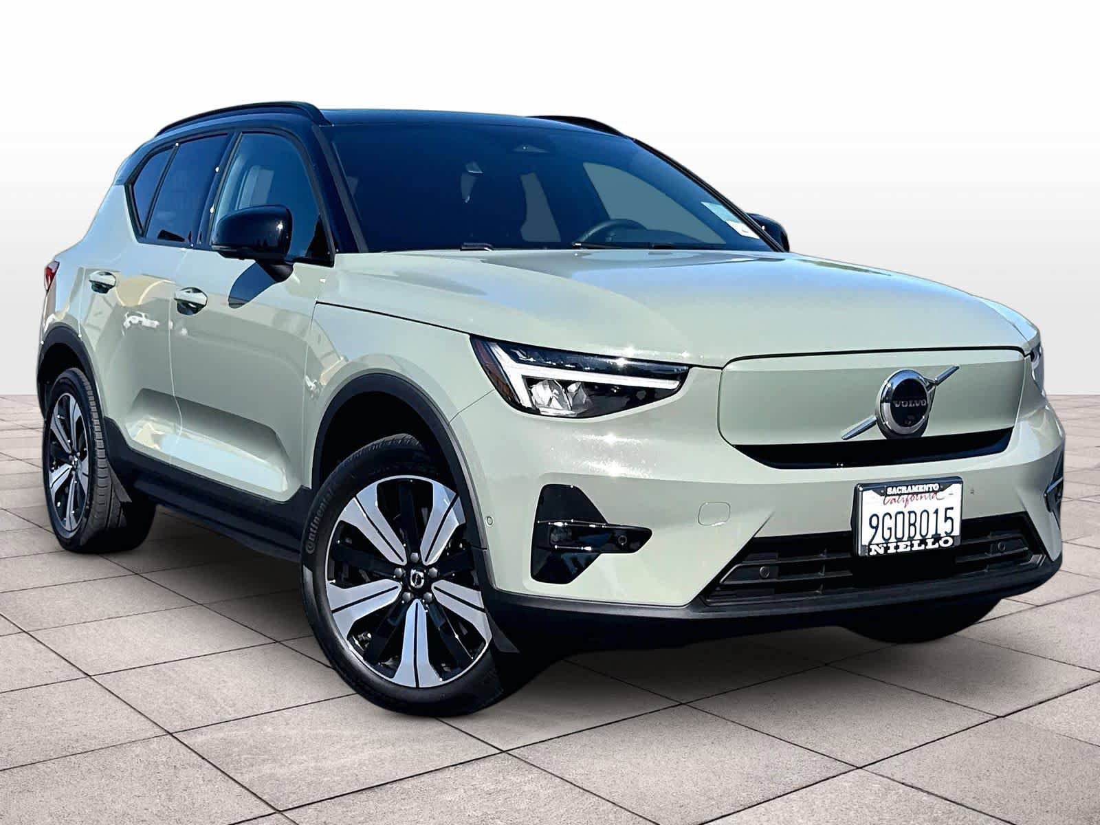 Used 2023 Volvo XC40 Recharge Plus AWD/4WD image 2