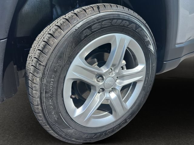 Used 2024 Jeep Compass Latitude AWD/4WD image 21