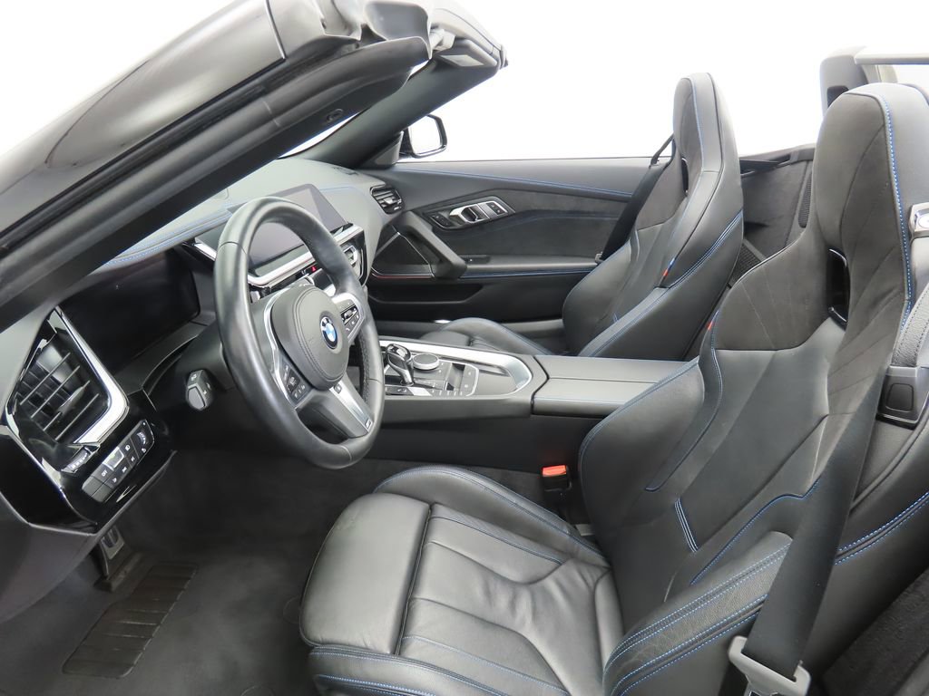 Used 2020 BMW Z4 M40i w/ Premium Package image 17