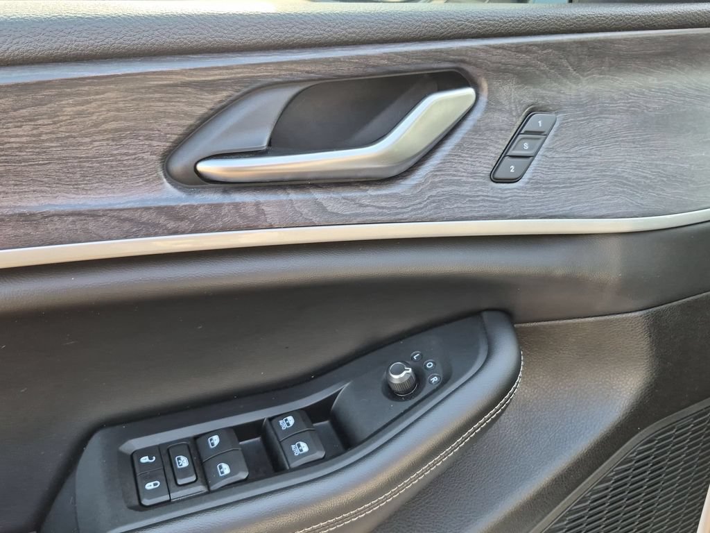 Used 2023 Jeep Grand Cherokee L Limited AWD/4WD image 13