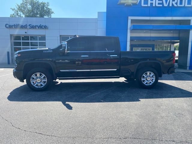 Used 2024 Chevrolet Silverado 2500 High Country AWD/4WD image 2