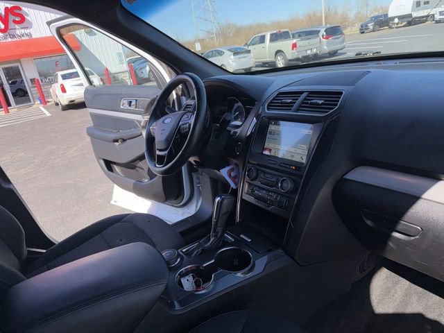 Used 2017 Ford Explorer XLT w/ Equipment Group 201A image 25