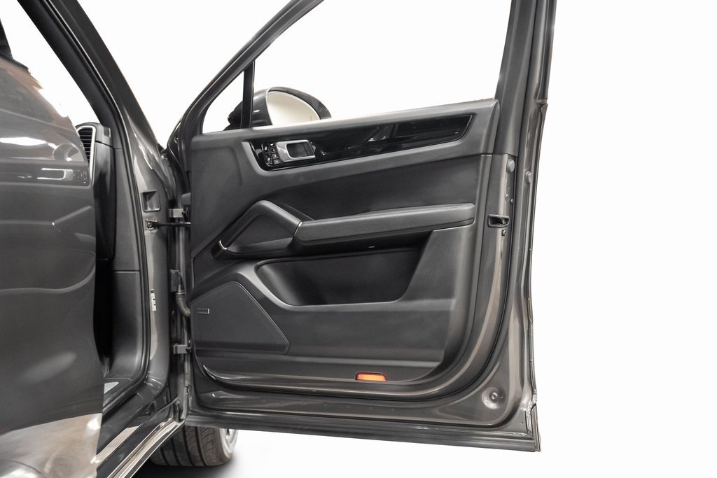 Used 2021 Porsche Cayenne Coupe image 52