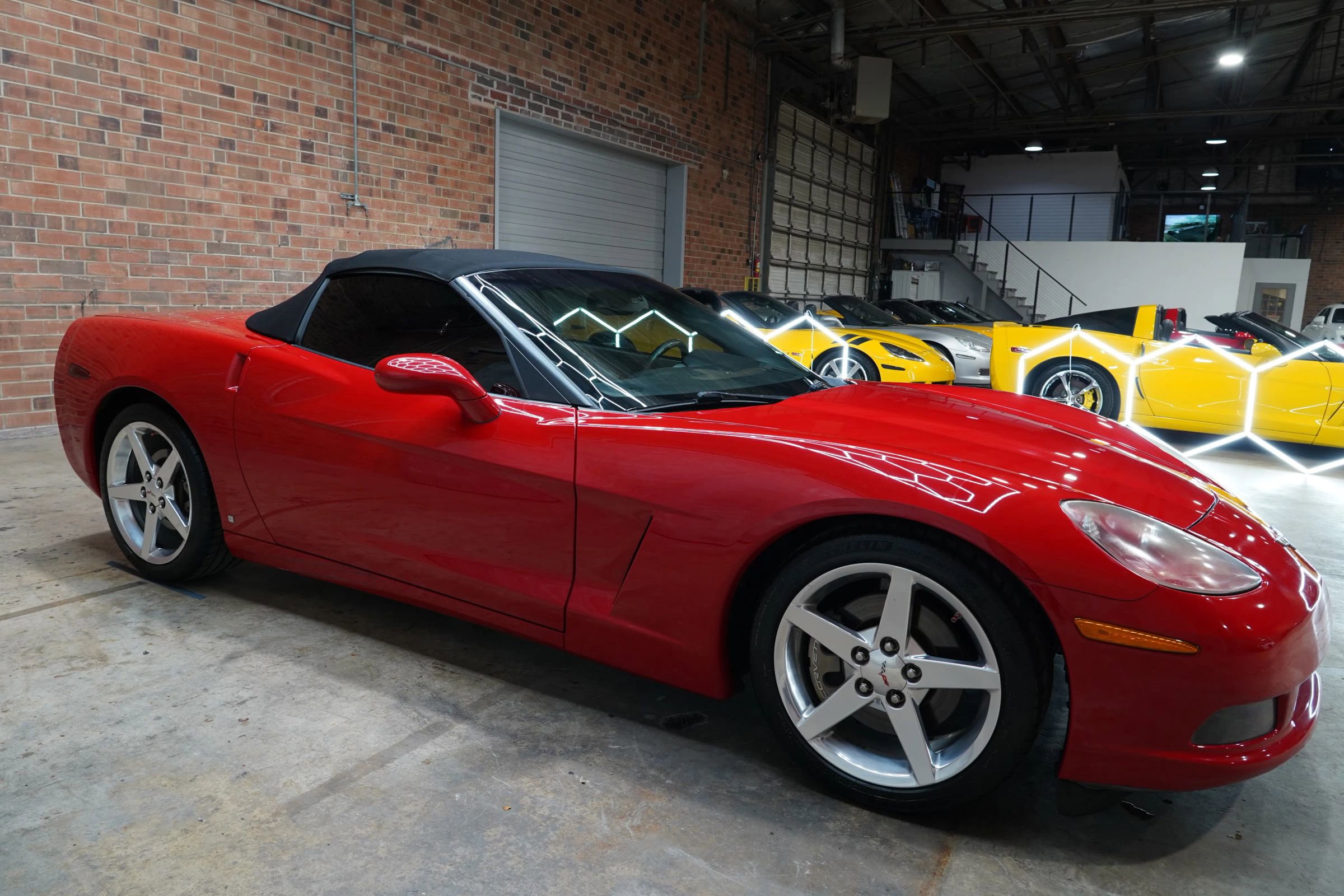 Used 2006 Chevrolet Corvette Convertible w/ Preferred Equipment Group RWD image 2