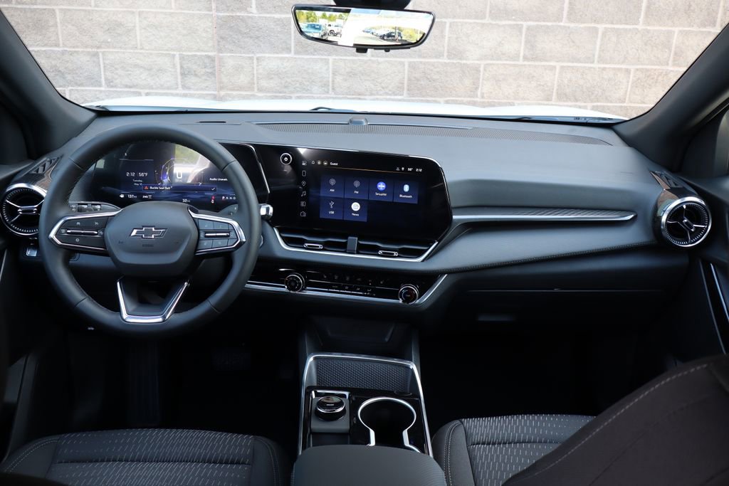 New 2026 Chevrolet Equinox LT w/ Midnight Edition AWD/4WD image 39