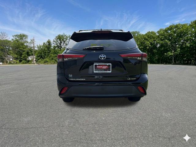 Used 2021 Toyota Highlander LE AWD/4WD image 7
