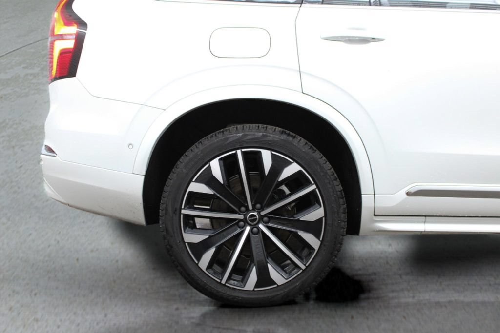 Certified 2025 Volvo XC90 B5 Ultra AWD/4WD image 12