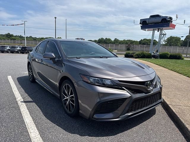 Used 2023 Toyota Camry SE w/ Convenience Package FWD image 2