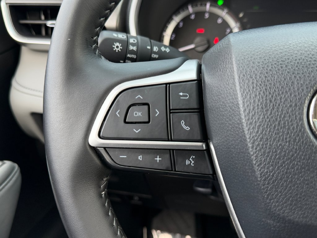 Used 2024 Toyota Highlander XLE AWD/4WD image 20