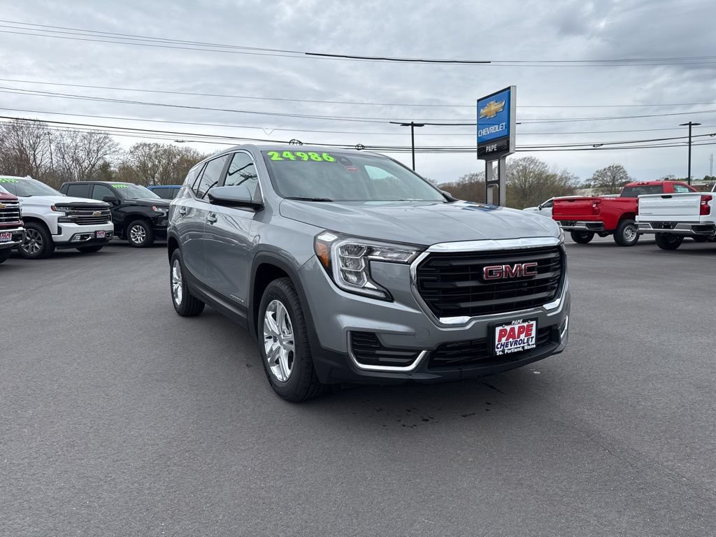Used 2024 GMC Terrain SLE AWD/4WD image 2