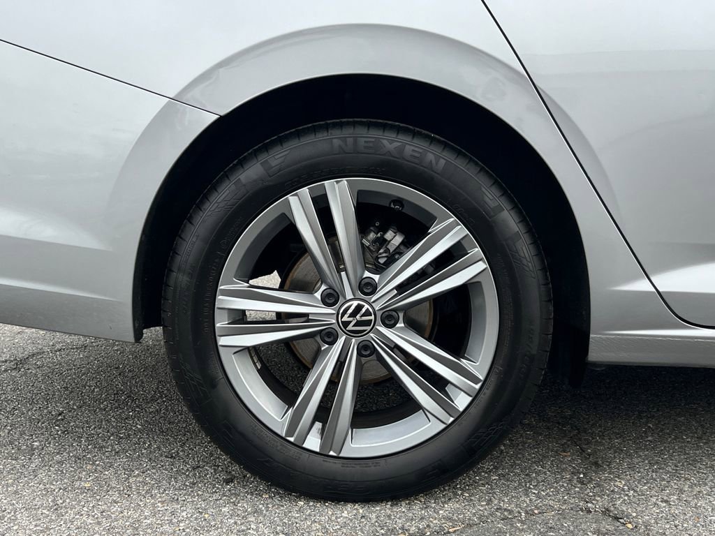 Certified 2024 Volkswagen Jetta SE image 7