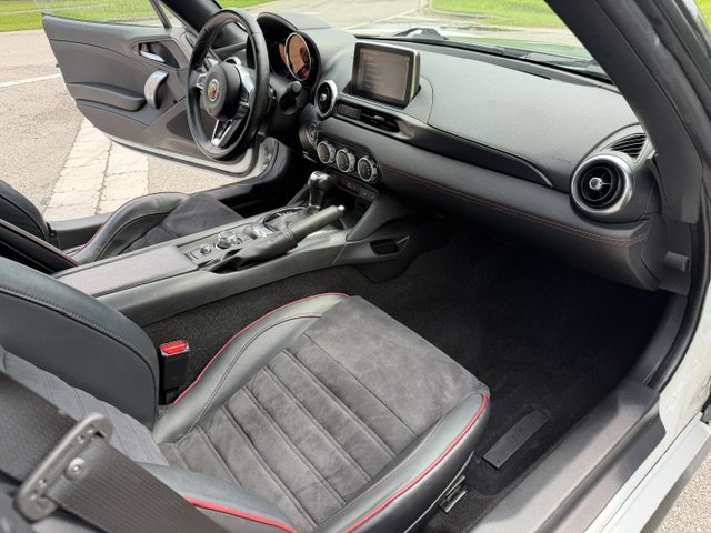 Used 2018 FIAT 124 Spider Abarth w/ Convenience Group RWD image 14