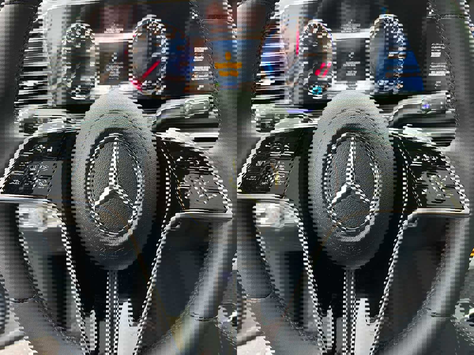 Used 2025 Mercedes-Benz GLE 450e 4MATIC image 23