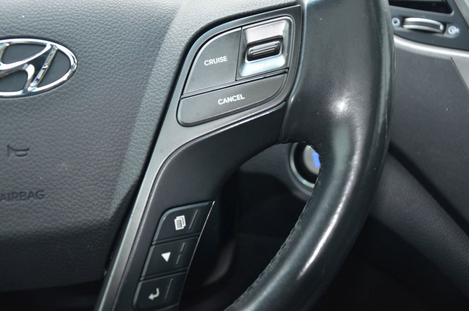 Used 2017 Hyundai Santa Fe Limited image 39